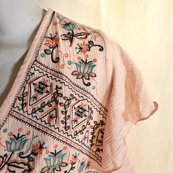 2/$20 Kelly Renee 1X Embroidered Lace Bttm Top - Picture 4 of 8